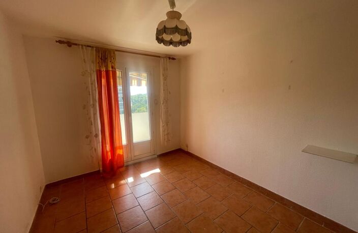 A VENDRE LA SEYNE SUR MER 83500 APPARTEMENT 3 PIECES 2 CHAMBRES DERNIER ETAGE ASCENSEUR CAVE ET PARKING PRIVATIF — photo 5