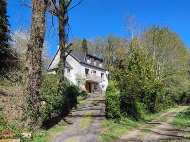 29520 Châteauneuf du Faou maison au calme, sans vis à vis 6 chambres 9500 m² de terrain — photo du bien