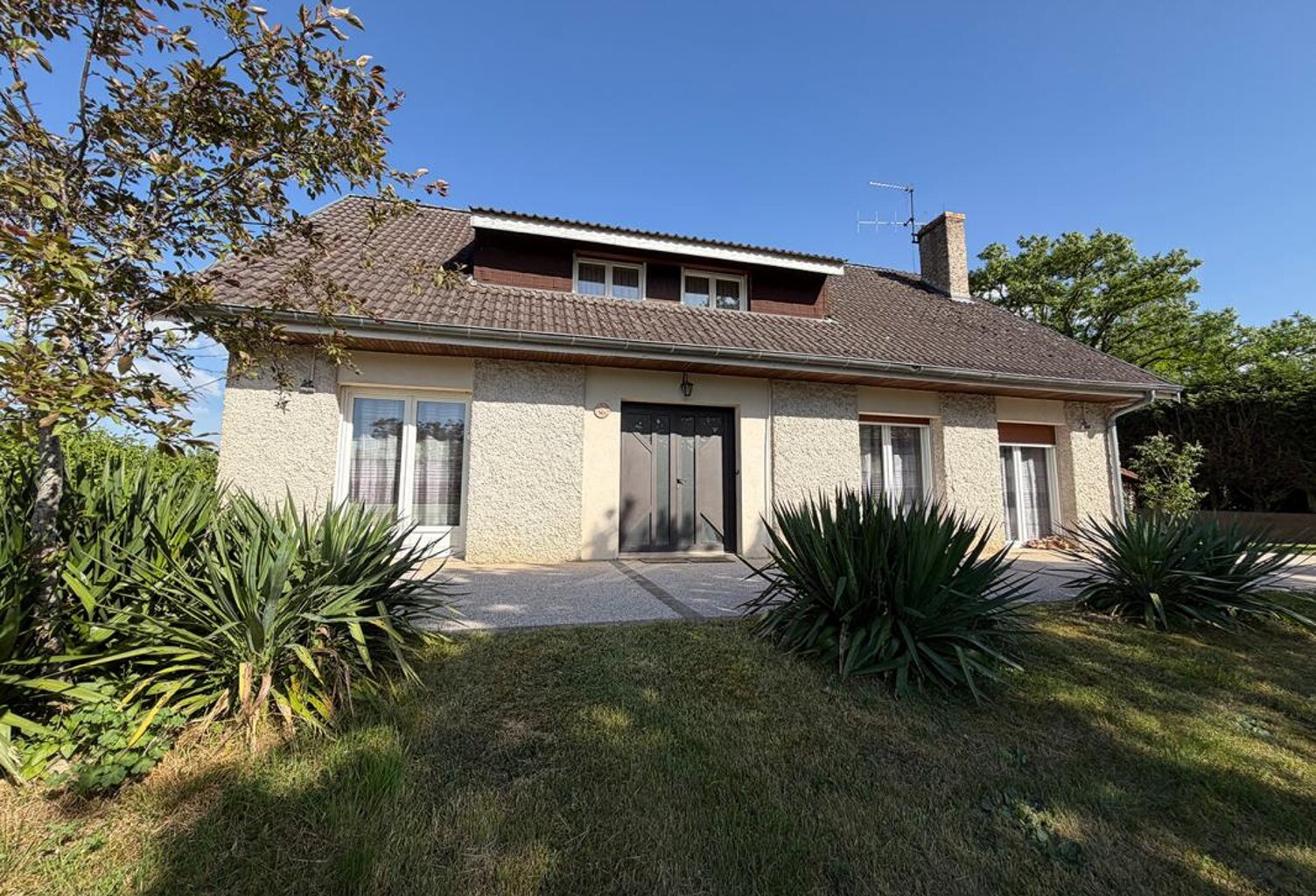 Maison indépendante de 180 m2 avec terrain de 1582 m2 — photo 1