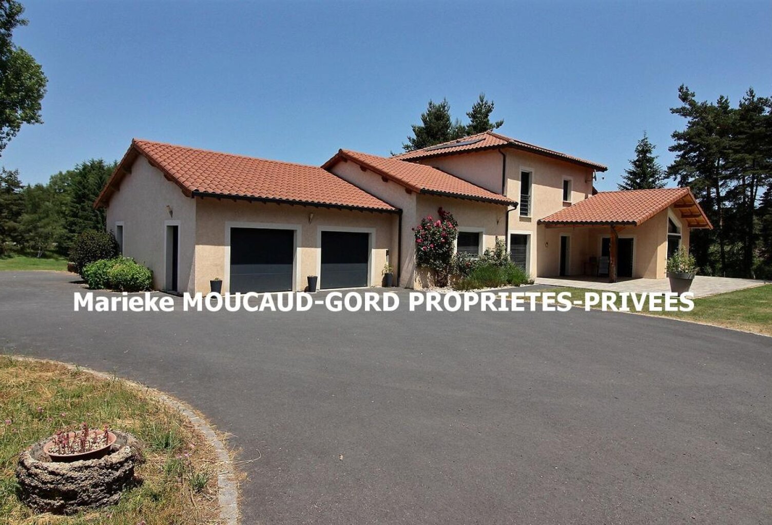 Craponne-sur-Arzon (43500) Très belle maison de 195 m² 5 chambres 3 garages sur 9700m² terrain — photo 1