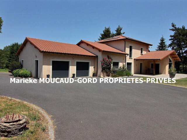 Craponne-sur-Arzon (43500) Très belle maison de 195 m² 5 chambres 3 garages sur 9700m² terrain — photo du bien