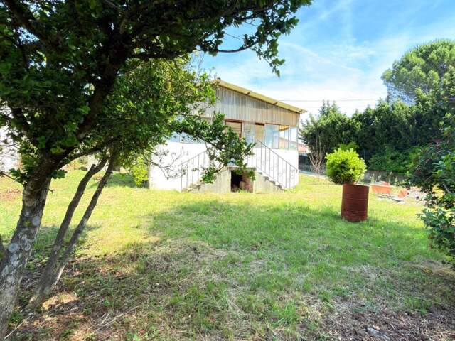 Villemoustaussou ! Maison à RENOVER sur 1100m² de terrain constructible — photo du bien