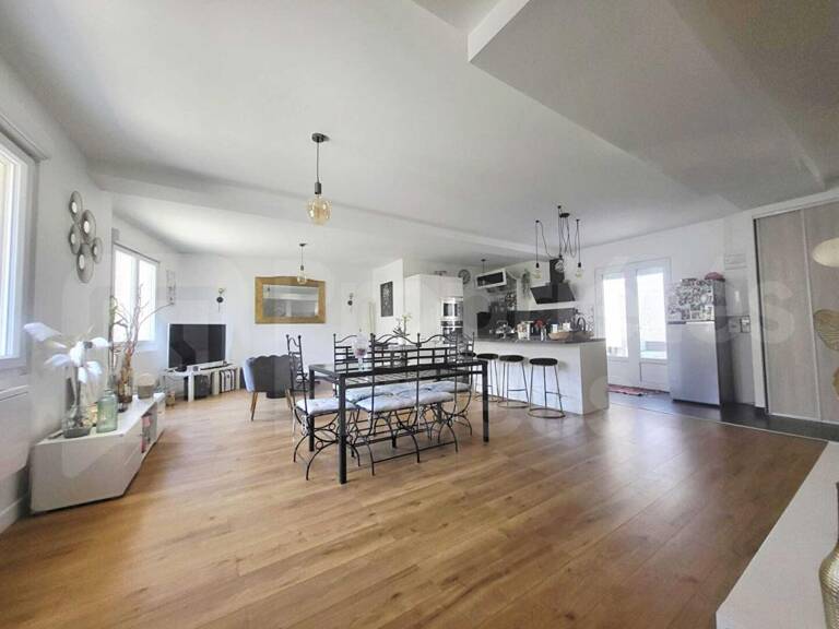 Coup de coeur pour cette maison rénovée, 3 chambres, jardin et stationnement — photo 1