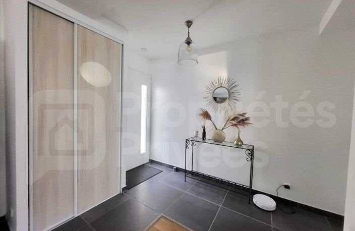 Coup de coeur pour cette maison rénovée, 3 chambres, jardin et stationnement — photo 2