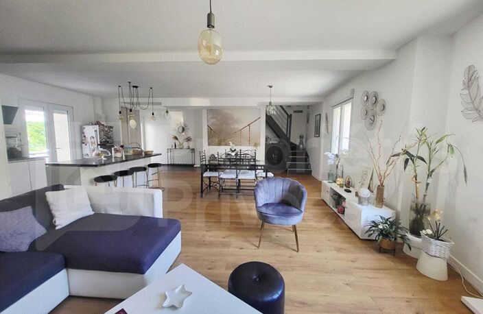 Coup de coeur pour cette maison rénovée, 3 chambres, jardin et stationnement — photo 3