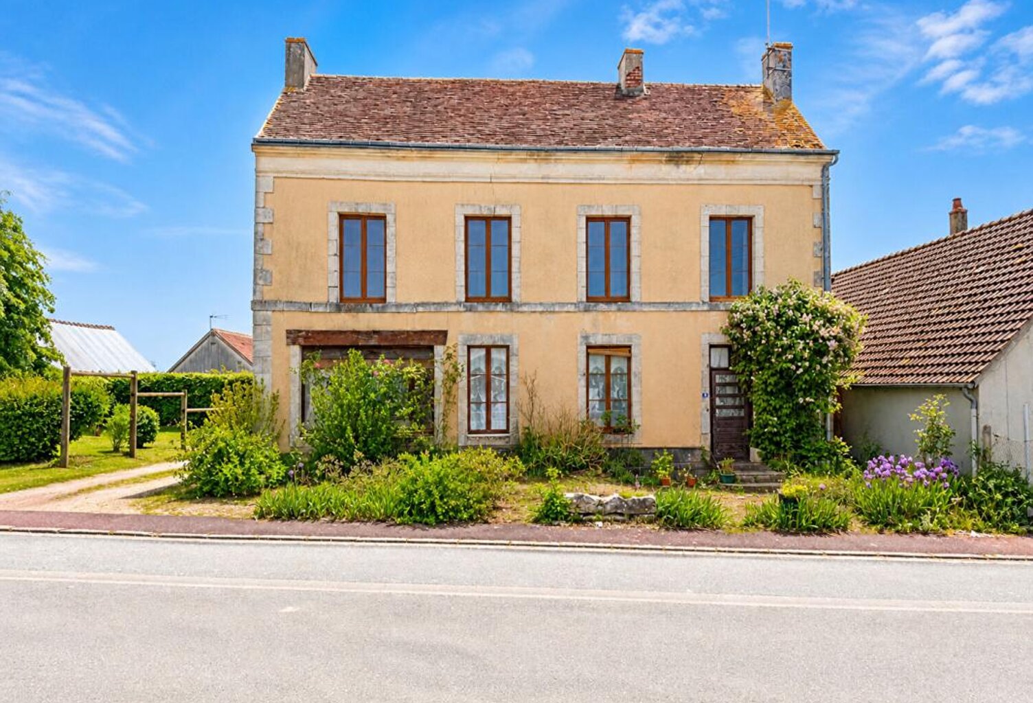 ANCIENNE AUBERGE À RÉNOVER - CONTILLY - ENVIRON 185 m² - FORT POTENTIEL HABITATION OU PROJET PROFESSIONNEL — photo 1