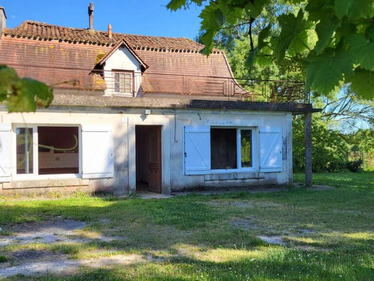 241300 Maison Bosset 5 pièces de plain pied 103 m2 à rénover sur parcelle de 2237 m² — photo 1