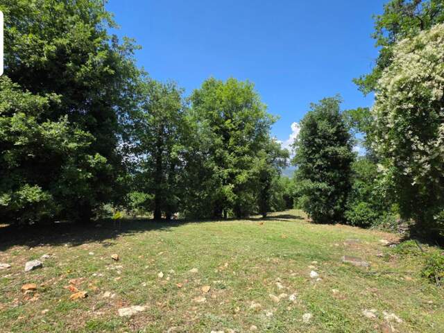 Terrain à bâtir de 1245 m2 avec Permis accordé et purgé pour une villa 4 pièces et piscine — photo du bien