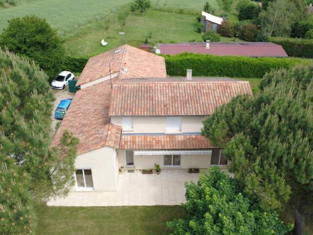 Maison à Ligugé de 230 m2 , 4 chambres +1 studio indépendant, jardin, garage — photo du bien
