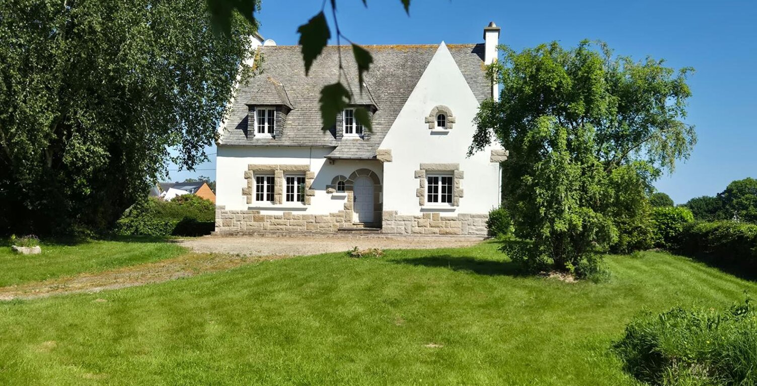 Belle néo-bretonne en pierre — photo 1