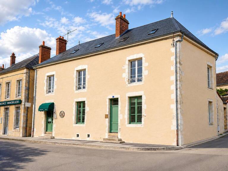 Bellême centre - Immeuble de rapport  avec commerce et appartements meublés - Rentabilité et potentiel d'évolution — photo 1
