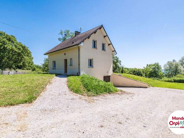 Maison avec sous sol, jardin, terrasse et 4 chambres — photo du bien