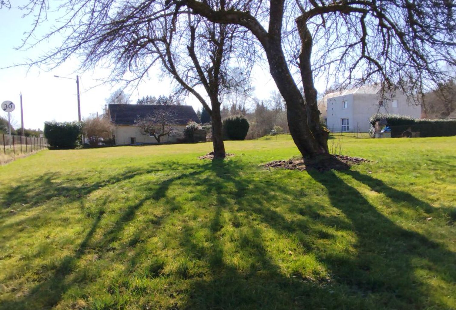 Pavillon sur terrain de 2084m2 clôturé — photo 1