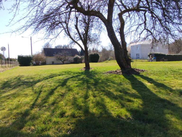 Pavillon sur terrain de 2084m2 clôturé — photo 1