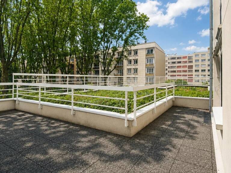 Bureaux de 118 m² à louer avec terrasse privative, à 5mn du métro Pont de Saint-Cloud, composé d'un grand espace ouvert avec un coin cuisine, et d'un bureau cloisonné — photo 1