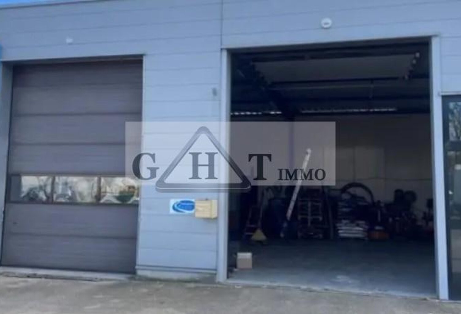 300 M² ENTREPOT TERRAIN SUR 3700 M² DE PARCELLE — photo 1