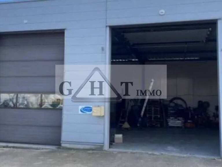 300 M² ENTREPOT TERRAIN SUR 3700 M² DE PARCELLE — photo 1