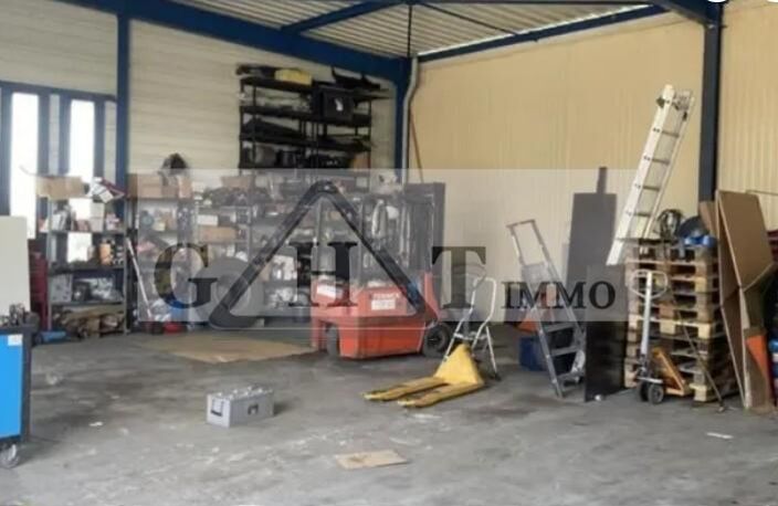 300 M² ENTREPOT TERRAIN SUR 3700 M² DE PARCELLE — photo 2