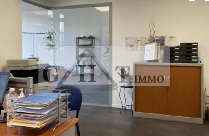 300 M² ENTREPOT TERRAIN SUR 3700 M² DE PARCELLE — photo 3