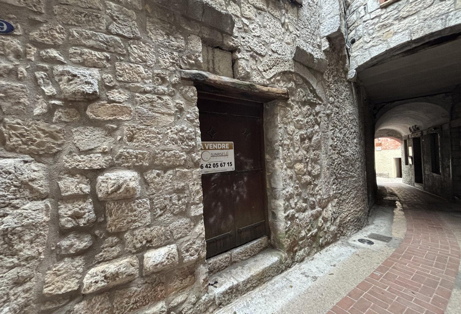 cave / local centre du village de Peille — photo 1