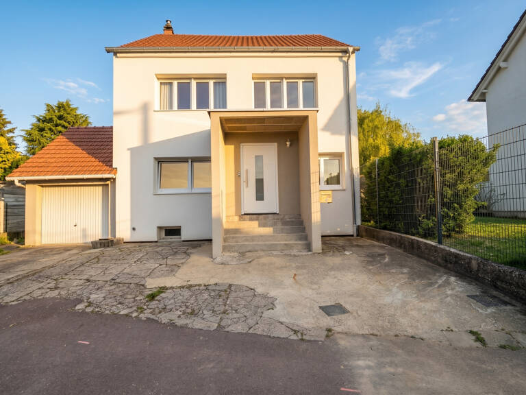 Maison individuelle rénovée avec grand terrain dans un envir — photo 1