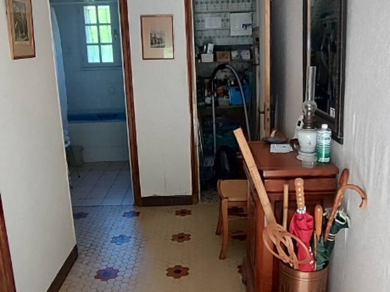 Secteur Lindois Belle propriété en pierre composée d'une Périgourdine en pierre de 133 m² offrant 3 chambres,  dépendances un séchoir à tabac, garage, grange, cave le tout sur un terrain de 56 611 m² en partie boisé. — photo 1