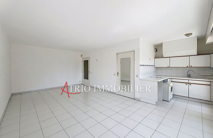 SOUS COMPROMIS DE VENTE Grand studio lumineux de 30m² en étage — photo 3