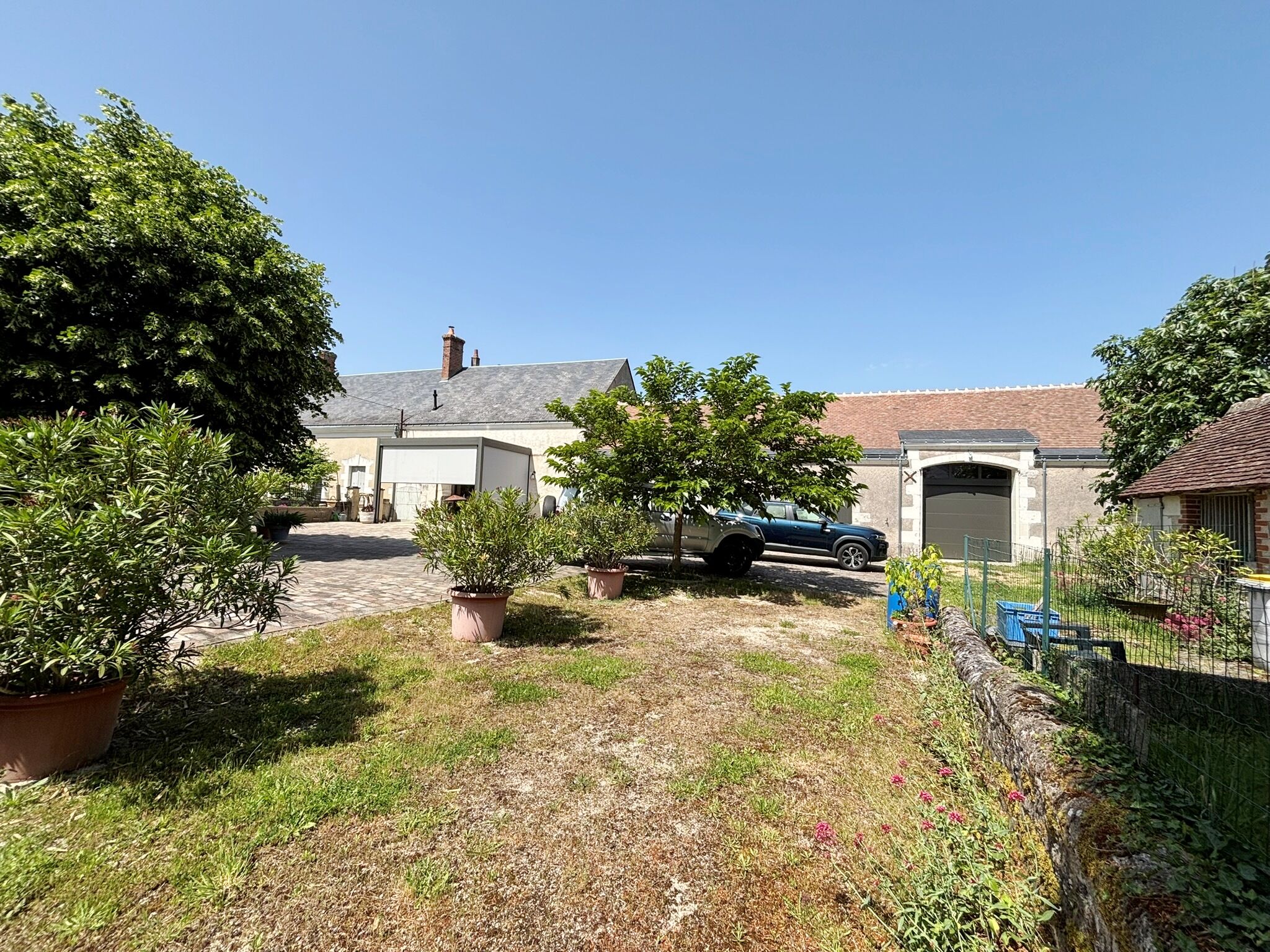 Azay sur Cher - Secteur campagne - Ancien corps de ferme avec greniers et dépendances - Terrain de 3960m² env.