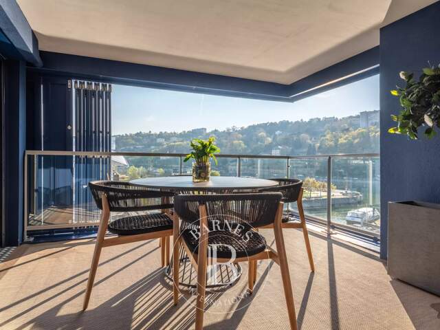 Lyon 2 - Confluence - Appartement de 123 m² au 5 ème étage avec deux terrasses - 3 Chambres — photo du bien