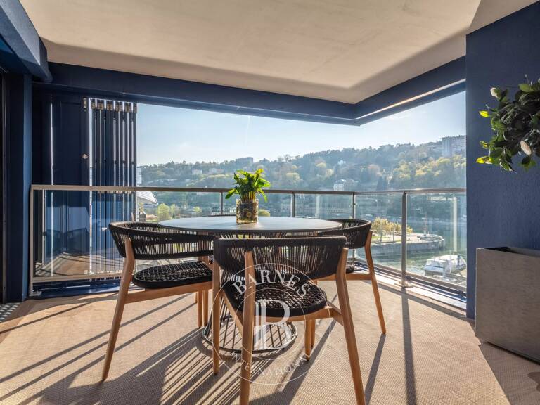 Lyon 2 - Confluence - Appartement de 123 m² au 5 ème étage avec deux terrasses - 3 Chambres — photo 1