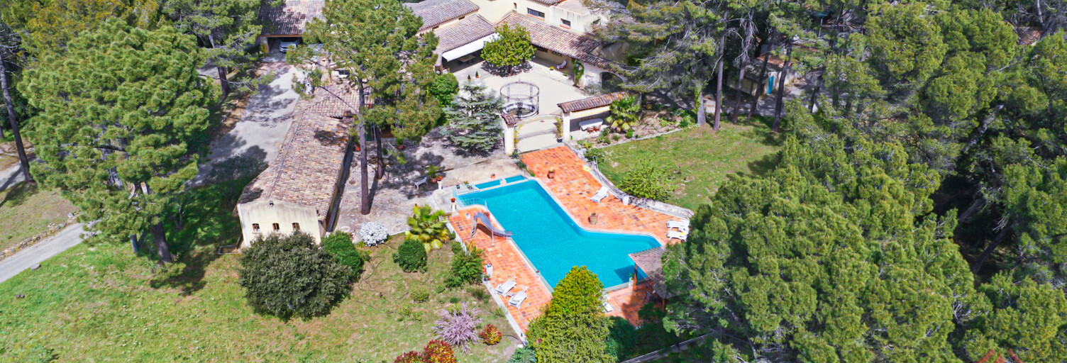 Maison 10 Pièces 447 m² à vendre à Orange (84100)
