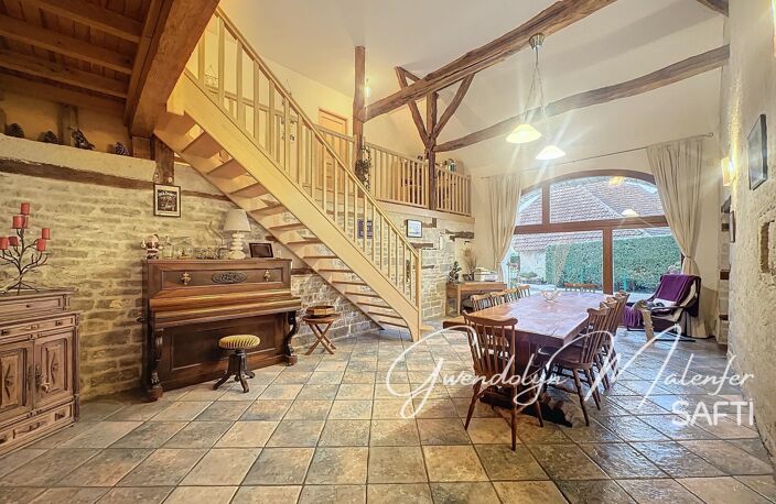Maison en pierre rénovée avec charme et authenticité — photo 2