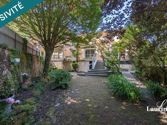Maison 9 pièces de 216m² avec sous-sol intégral — photo du bien