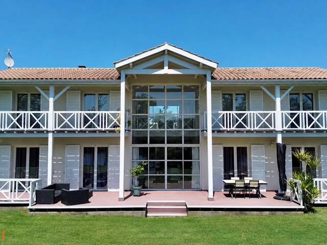 Maison d'architecte au bord du lot — photo du bien