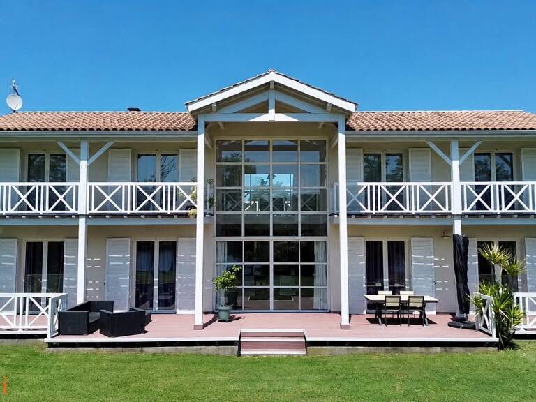 Maison d'architecte au bord du lot — photo 1