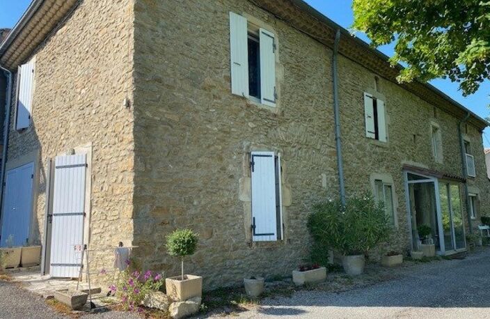 Ancienne ferme rénovée sur un domaine attenant de 12 hectares avec source, vue montagnes et potentiel multi-habitation — photo 3