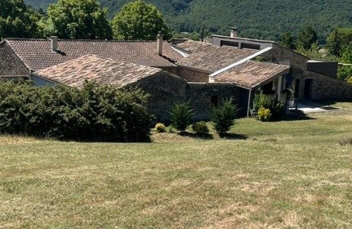 Ancienne ferme rénovée sur un domaine attenant de 12 hectares avec source, vue montagnes et potentiel multi-habitation — photo 4