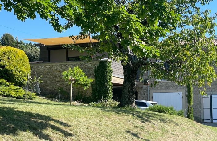 Ancienne ferme rénovée sur un domaine attenant de 12 hectares avec source, vue montagnes et potentiel multi-habitation — photo 5