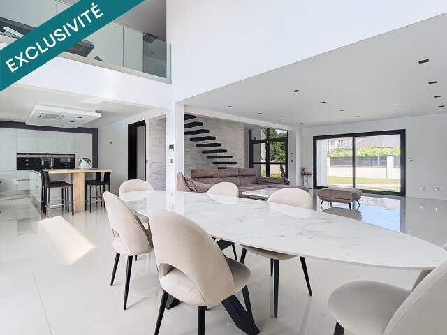 MAISON CONTEMPORAINE D'ARCHITECTE 246 M² PISCINE CHAUFFÉE ET PRESTATIONS HAUT DE GAMME — photo du bien
