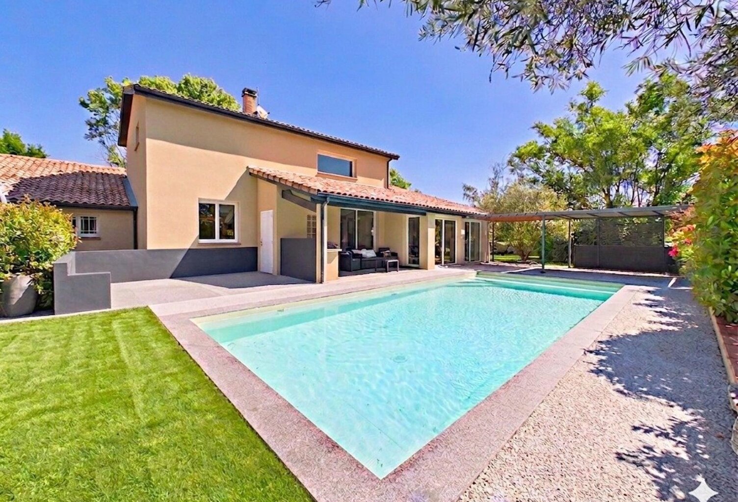 Magnifique Maison T7 220m2 sur 2000m2 de Terrain avec Piscine!!! — photo 1