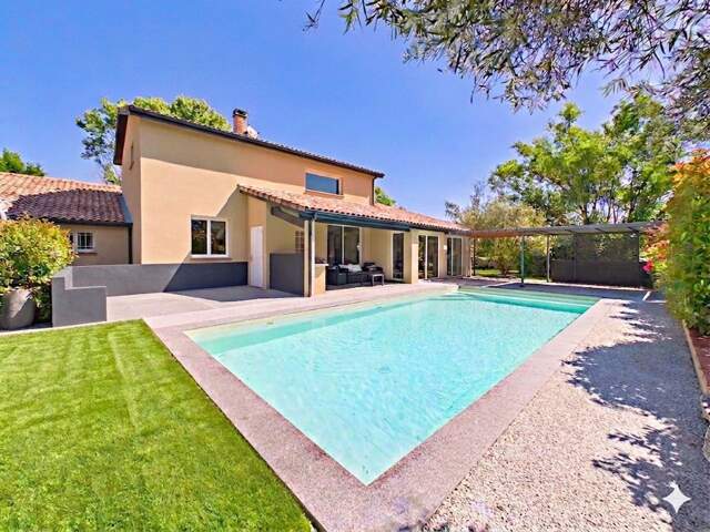 Magnifique Maison T7 220m2 sur 2000m2 de Terrain avec Piscine!!! — photo du bien