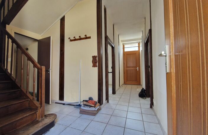 Maison de charme avec cour, garage et potentiel d'agrandissement — photo 3