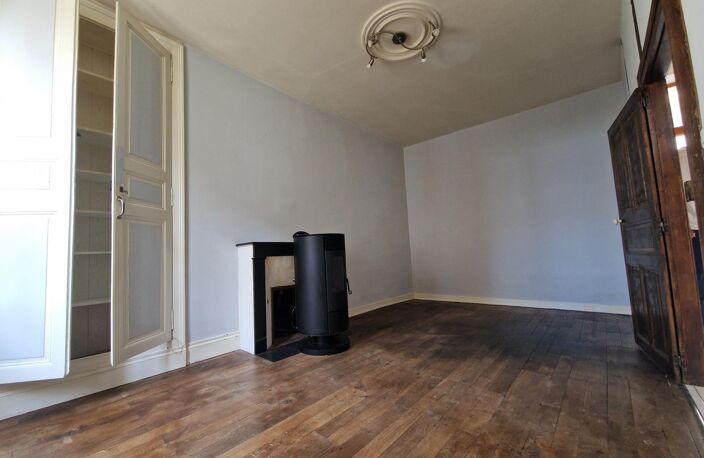 Maison de charme avec cour, garage et potentiel d'agrandissement — photo 4