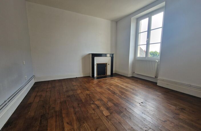 Maison de charme avec cour, garage et potentiel d'agrandissement — photo 5