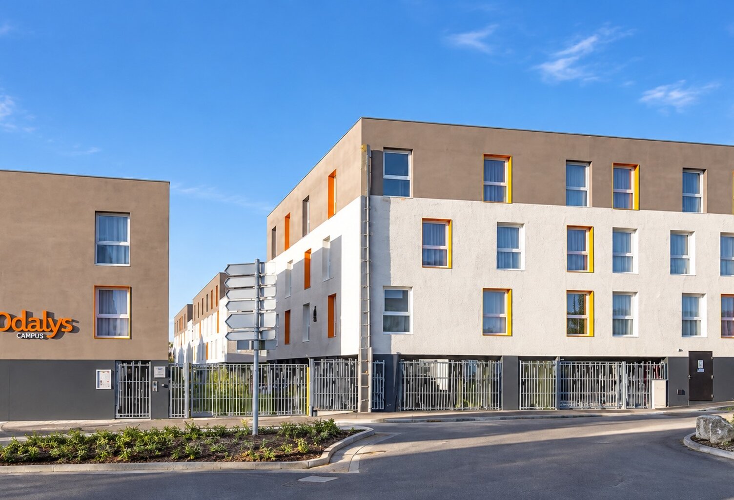 INVESTISSEMENT LMNP - POITIERS — photo 1