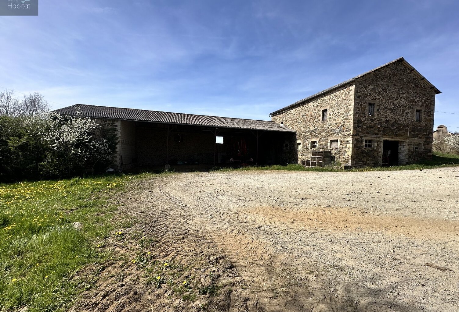 Corps de ferme sur le lac de Villefranche de Panat  — photo 1