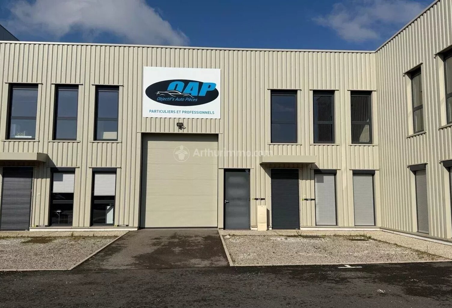 À louer – Très beau local commercial / d’activité de 161 m² – Décines-Charpieu — photo 1