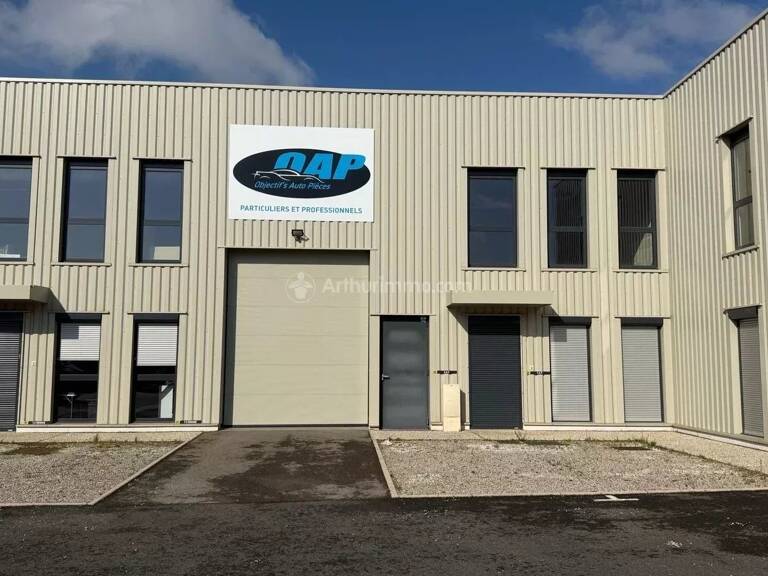 À louer – Très beau local commercial / d’activité de 161 m² – Décines-Charpieu — photo 1