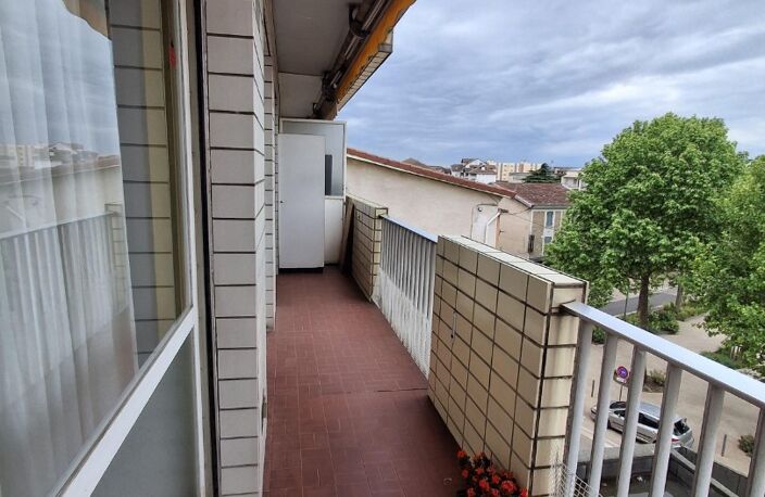Location appartement 4 pièces 77 m² à Le Péage-de-Roussillon (38550) — photo 3