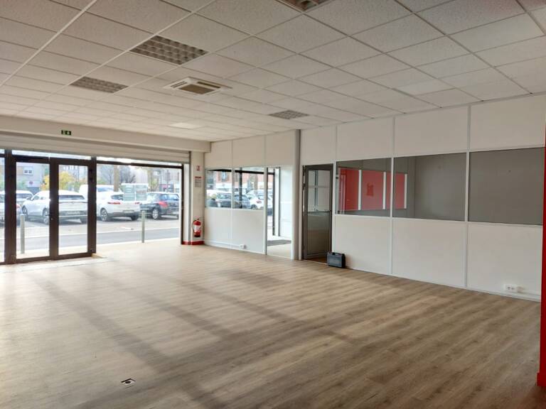 Commerce  123 m² — photo 1